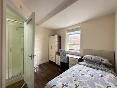 City Centre ensuite room with all bill inc &pound;175pw. Main Photo