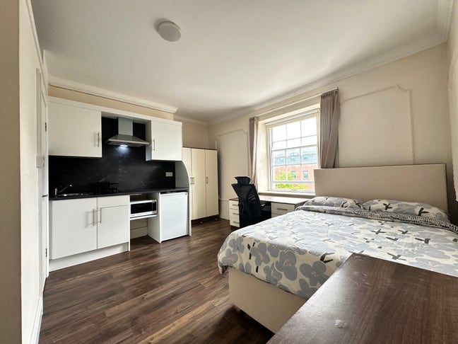 City Centre studio room at &pound;241pw inc all bills. Main Photo