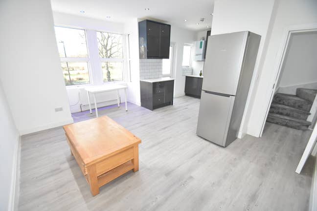 17ERFA - Newly Renovated 3/4 Bedroom Apartment 🏡  Main Photo