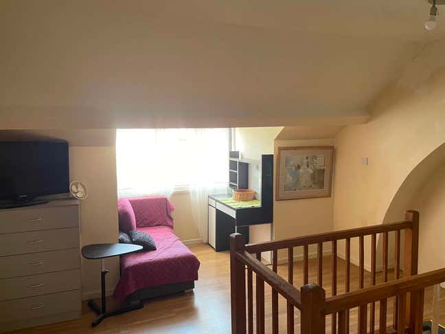 Large Attic room for one person Main Photo