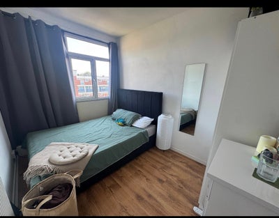 Double Room available-Bills included SE15 Main Photo