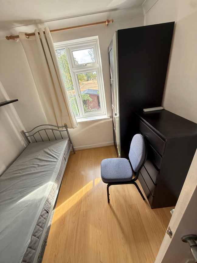Medium Room Main Photo