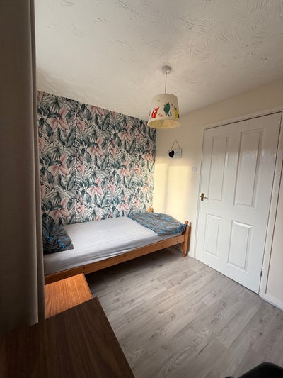 Spacious Furnished Single Room Main Photo