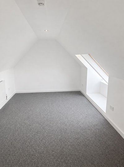 Large Self Contained Attic Available – No Deposit Main Photo