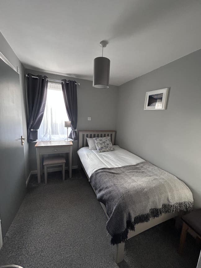 Single room available unsuite bathroom Main Photo