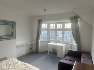 Large, nicely decorated double room Main Photo