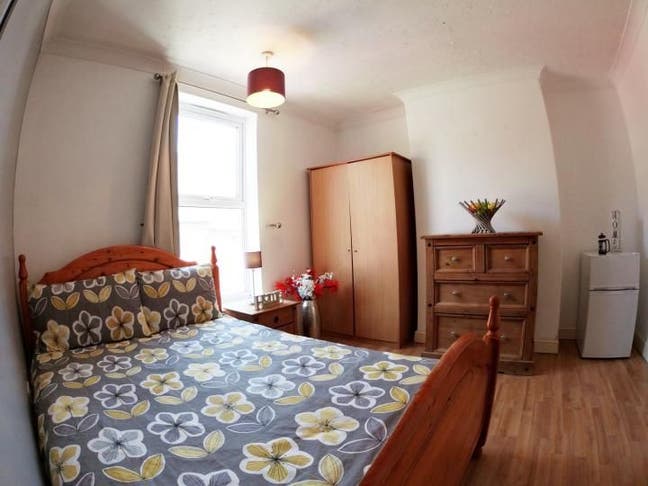 Large Double Room|✨ All Bills Included! Main Photo