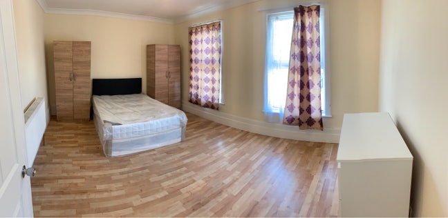 Double room to rent in Stratford Main Photo