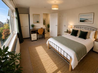Beautiful large room with ensuite and sea views Main Photo