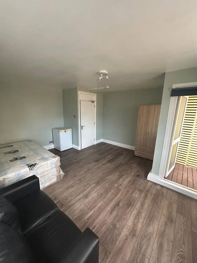 DSS - Double Room Available in Upper Claptopn E5 Main Photo