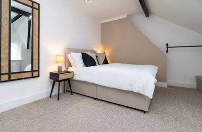 Women only - Modern Double Room  Main Photo