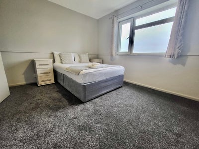Fully furnished double room in a shared flat Main Photo