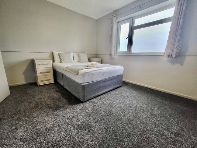 Fully furnished double room in a shared flat Main Photo