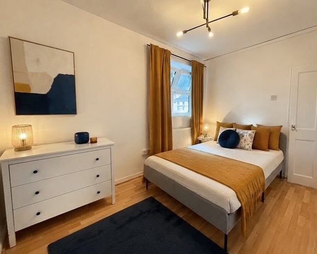 Lovely double Available NOW, White City Main Photo
