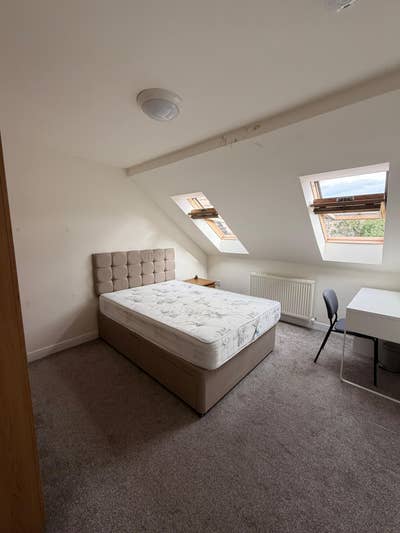 Double bedroom in Stockbridge flat Main Photo