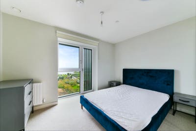 Spacious double room in N17 - Wetland views Main Photo