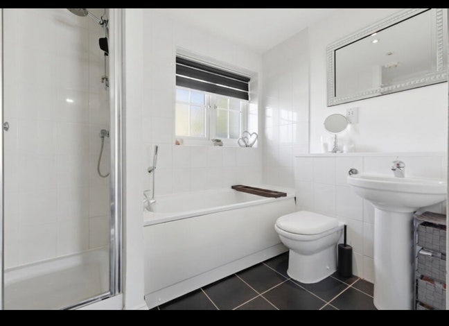 Beautiful furnished  double room  | Bills  & park Main Photo