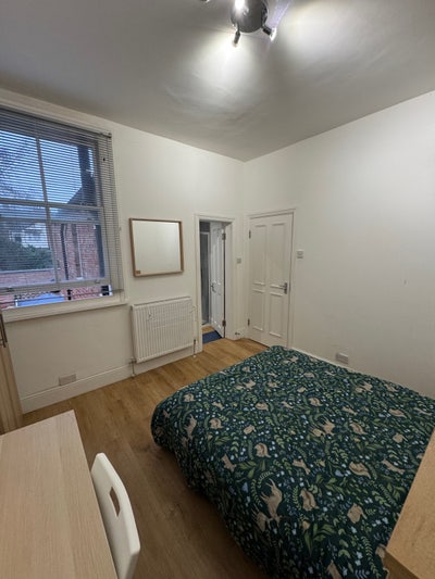  en-suite room available  Main Photo