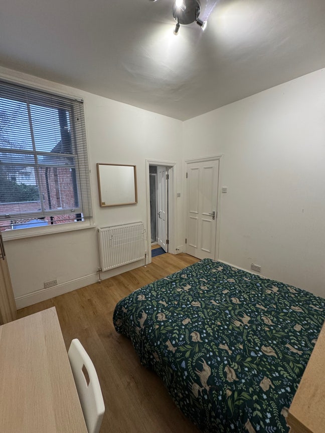  en-suite room available  Main Photo