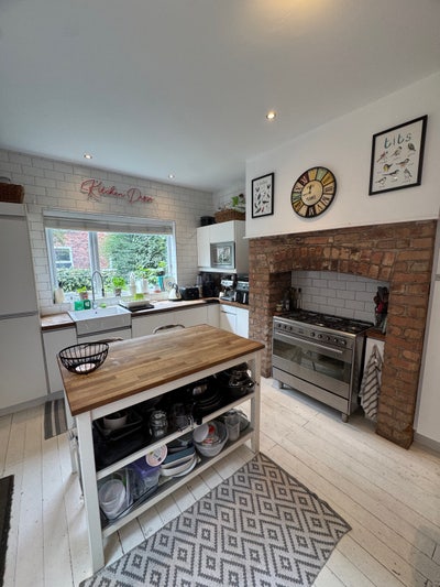 Two bright double rooms in Didsbury Main Photo
