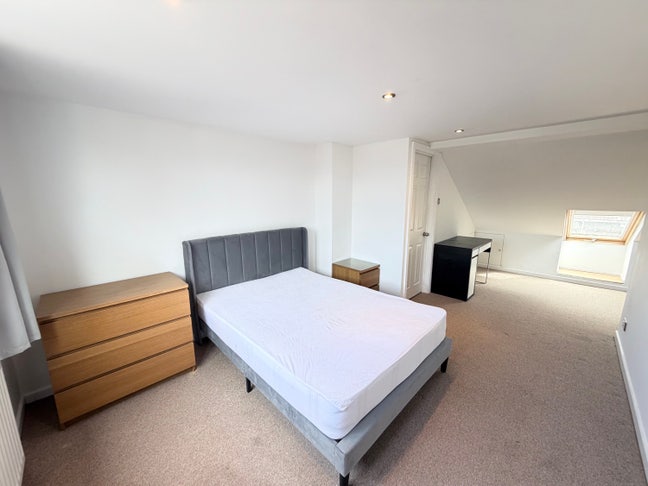 Very Large En Suite Bedroom All Bills Incl Main Photo