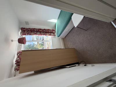 Medium room to rent  Main Photo