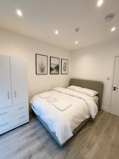 🏡 Luxury En-Suite Rooms In NW9 – All bills Inc Main Photo