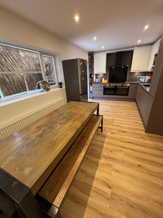 Mon/Fri Let. Central Lichfield, nice size double.  Main Photo