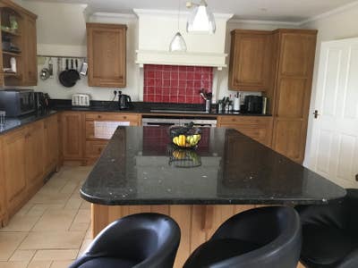 Very large Double room near Gatwick Main Photo