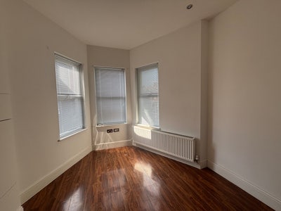 Modern three bedroom flat  Main Photo