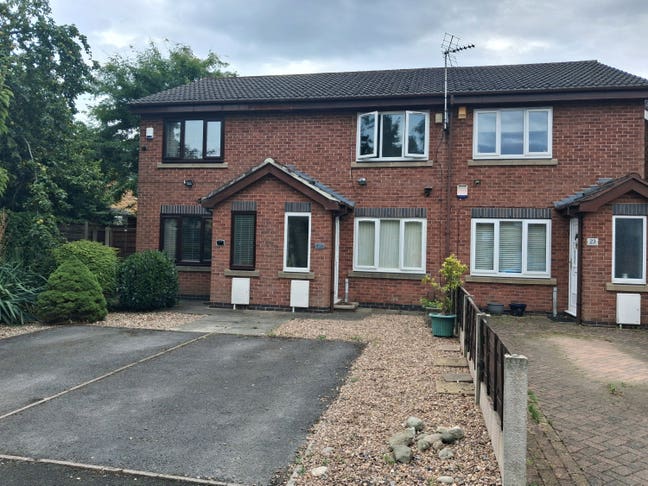 Single bedroom in 2 bedroom house, Bills included. Main Photo