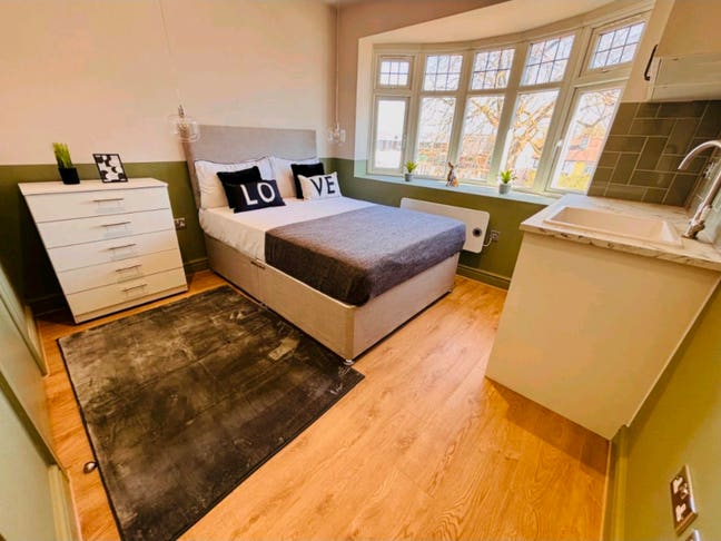 🏠✨️ 3X Self-Contained Studios to Let in Greenford Main Photo