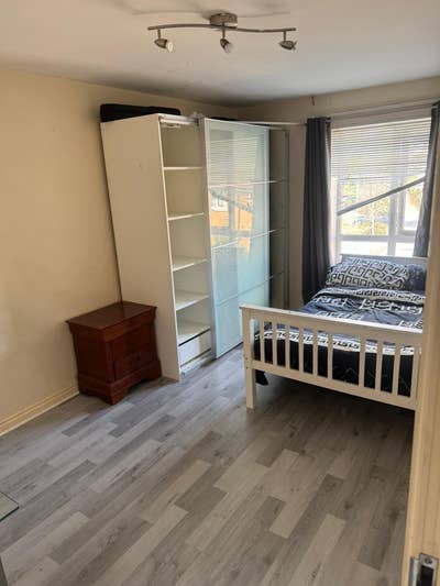 Large room with shared  toilet and bathroom with   Main Photo
