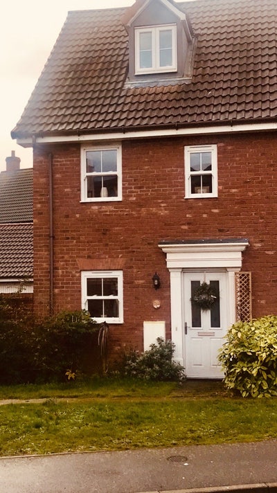 House share, bedroom, bath, train stn - 2 min walk Main Photo