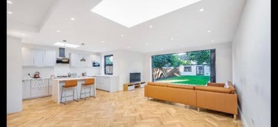 Beautiful Modern Home in NW10 Main Photo