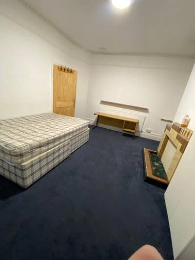 **Large Double Rooms to Let in Student House ** Main Photo