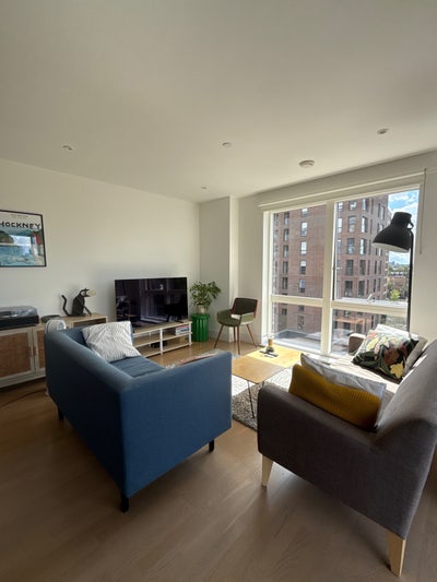 Bright spacious double room in E1  Main Photo