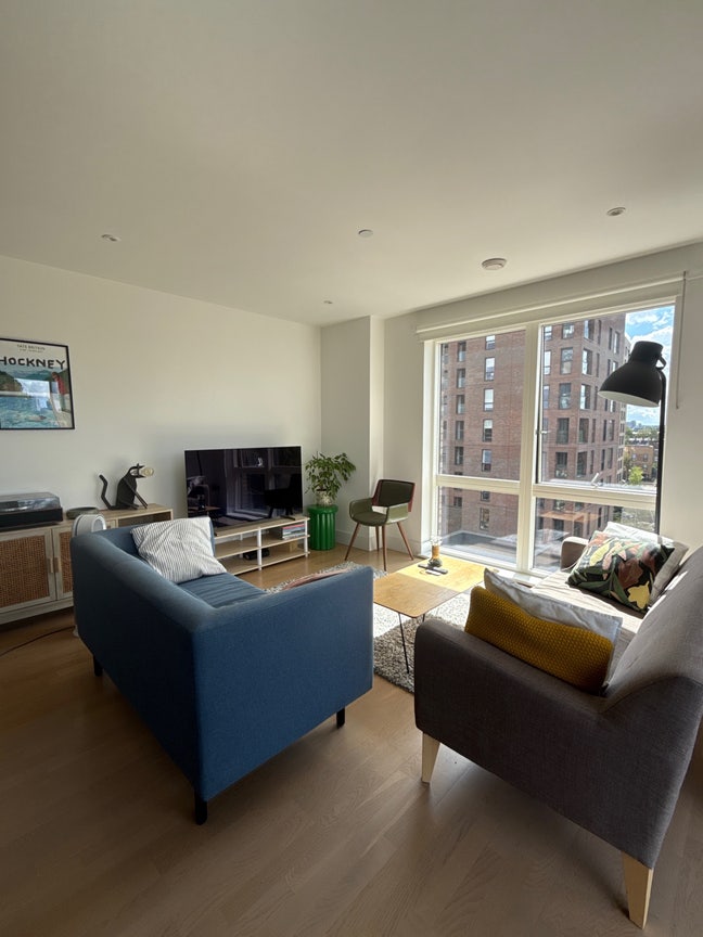 Bright spacious double room in E1  Main Photo