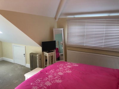 Luxury  large room with own bathroom 4 nights only Main Photo