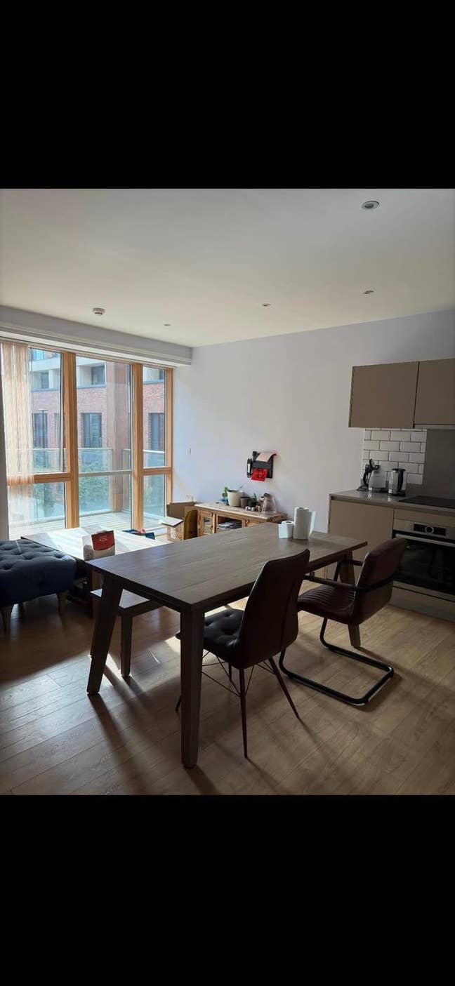 Double Room - Modern Flat - DLR to Canary Wharf  Main Photo