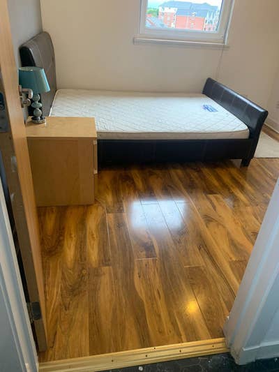Ensuite room in. 2bhk property  Main Photo