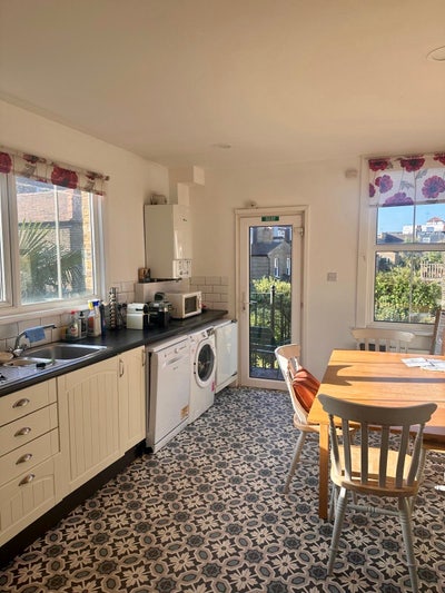 Two rooms available in cute White City flat  Main Photo