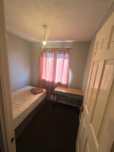 Room for rent Main Photo