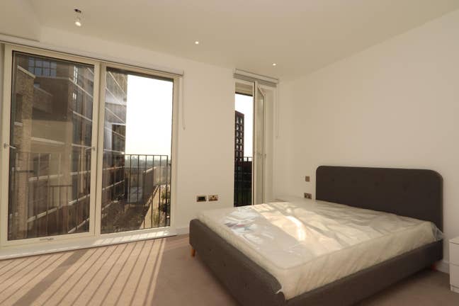 Top rooms - Canada Water SE16 with GYM for October Main Photo
