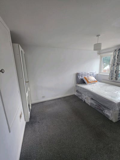 Lovely Double and Single Rooms to Rent Main Photo