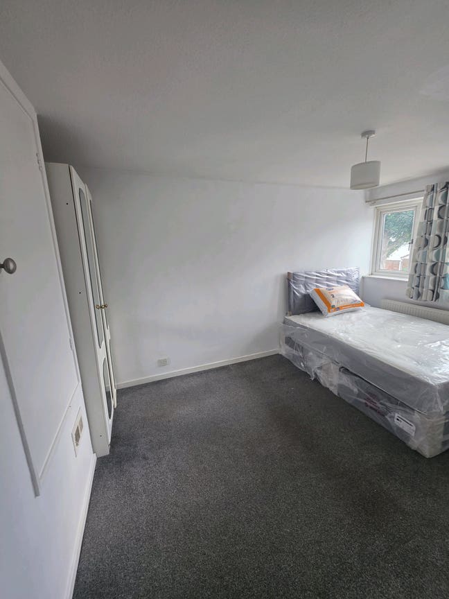 Lovely Double and Single Rooms to Rent Main Photo