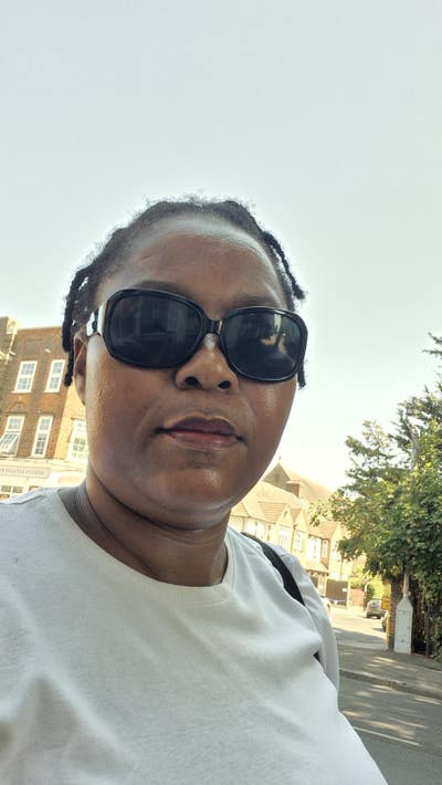 Professional Female seeks a single or double room Main Photo