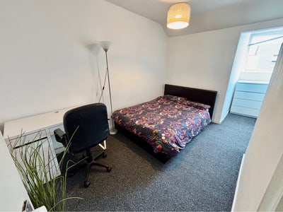 Double Room, Lenton, NG7, Available Now Main Photo