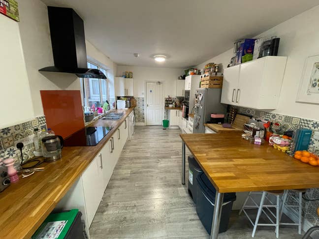 Sunny double room central Southsea Main Photo