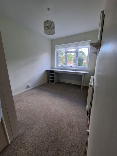 Large single/small double near Canterbury hospital Main Photo